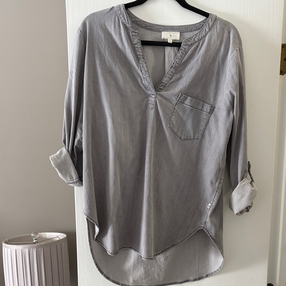 Light Gray Women's V-Neck Pocket Tunic Top by (no visible brand)